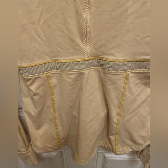 ⬇️ $ 35. ⬇️ Lululemon Size 10 long sleeve sweater in a light banana colour - Picture 10 of 12